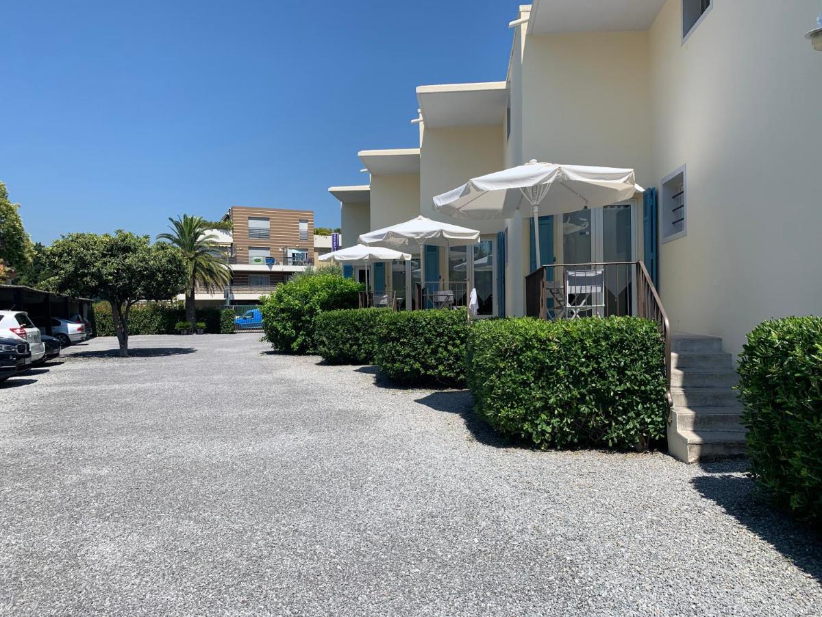 Hotel L'Etape Вильнёв-Лубе Экстерьер фото